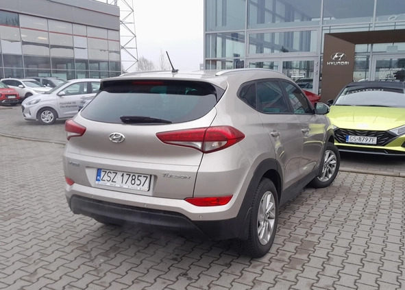 Hyundai Tucson cena 69900 przebieg: 120000, rok produkcji 2016 z Słupsk małe 172